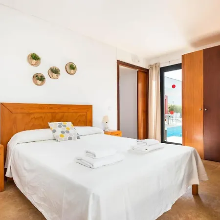 Ferienhaus Mit Privatpool Fuer 6 Personen Ca 150 Qm In Binibequer, Menorca Ostkueste Von Menorca Hébergement de vacances *